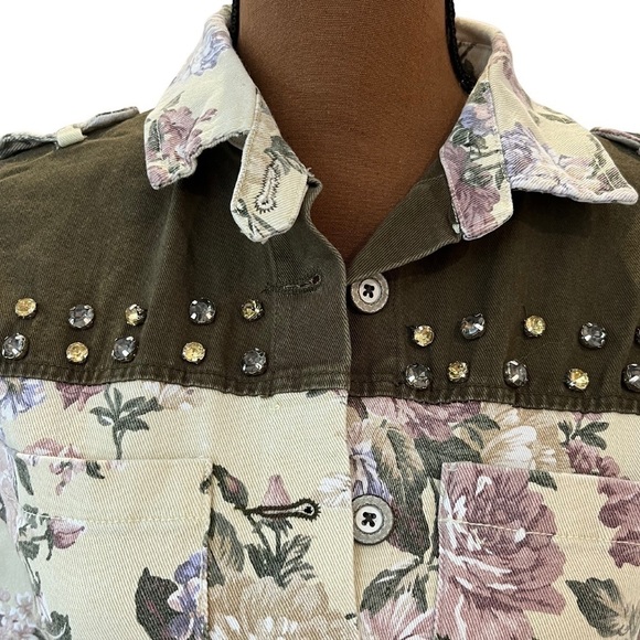 English Rose Rhinestone Studded Floral Denim Jacket in Size Medium - New in Bag - Picture 4 of 10